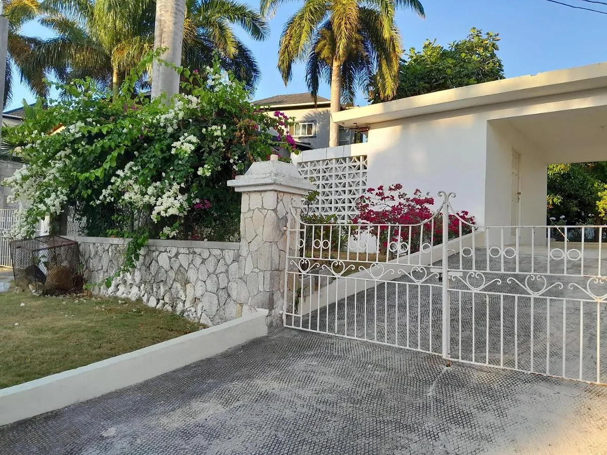 Villa Chinnor-Kent Ave Montego Bay