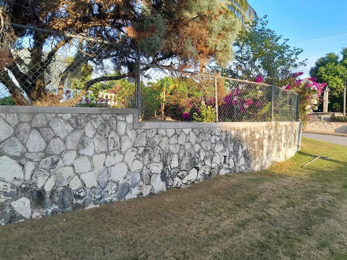 Villa Chinnor-Kent Ave Montego Bay Jamaica